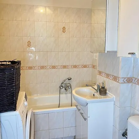 Apartrooms Near Rondo Onz *
